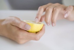 Ногти и лимон